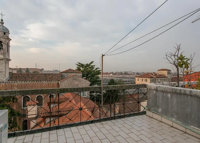 Venice Lance With Lift, 2 Minutes Walk From The Train Station
